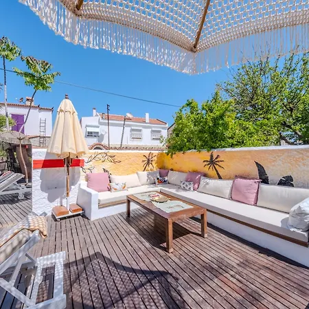 B House Ξενοδοχείο
