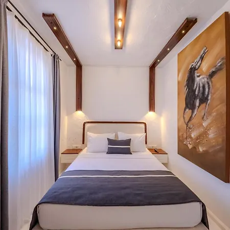 B House Αλακάτι