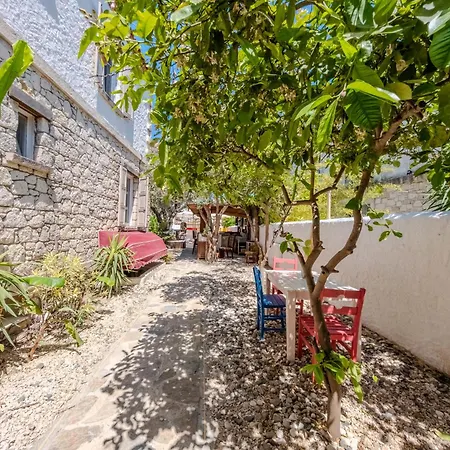 B House Αλακάτι